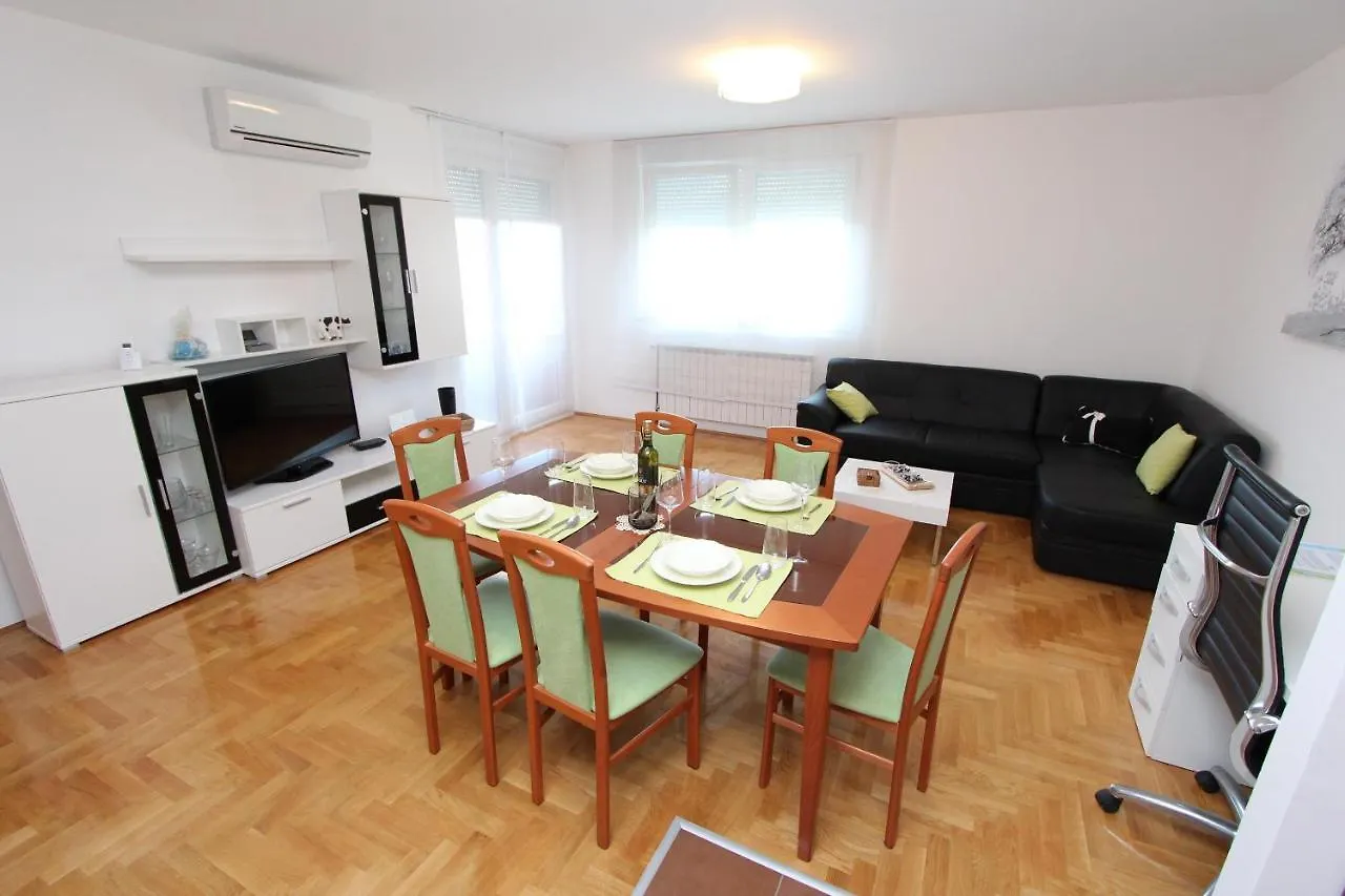 Apartment Mladen Pula