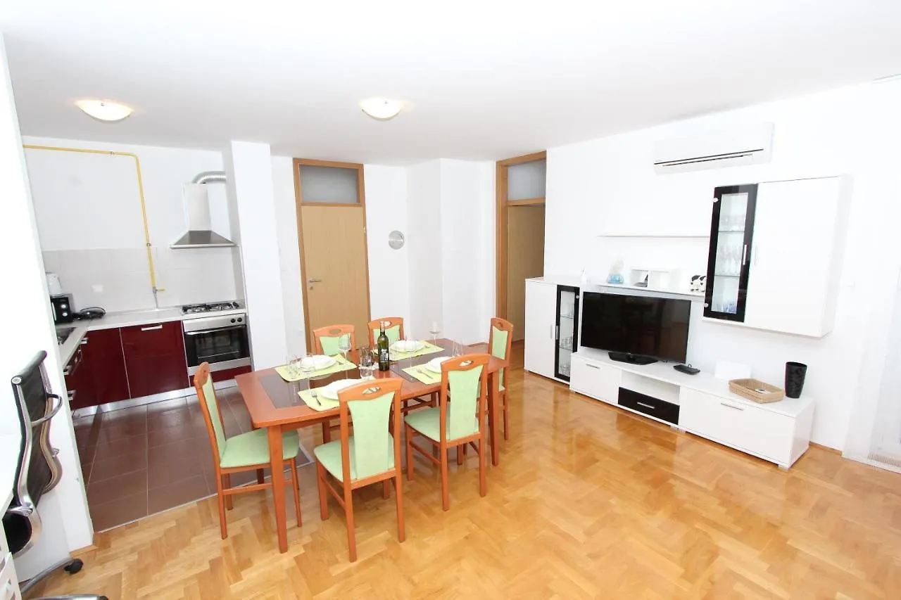 Apartment Mladen Pula