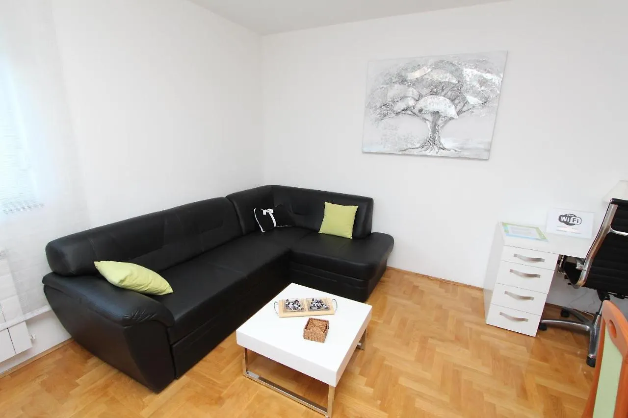 Apartment Mladen Pula
