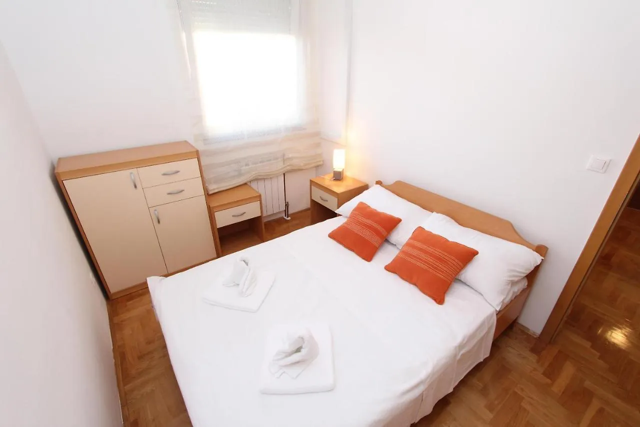 Apartment Mladen Pula 0*,  Croatia