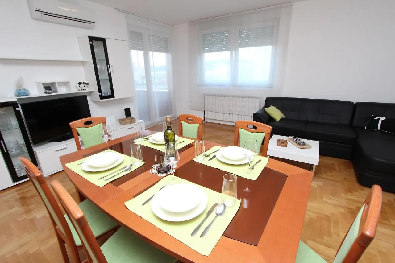 Apartment Mladen Pula