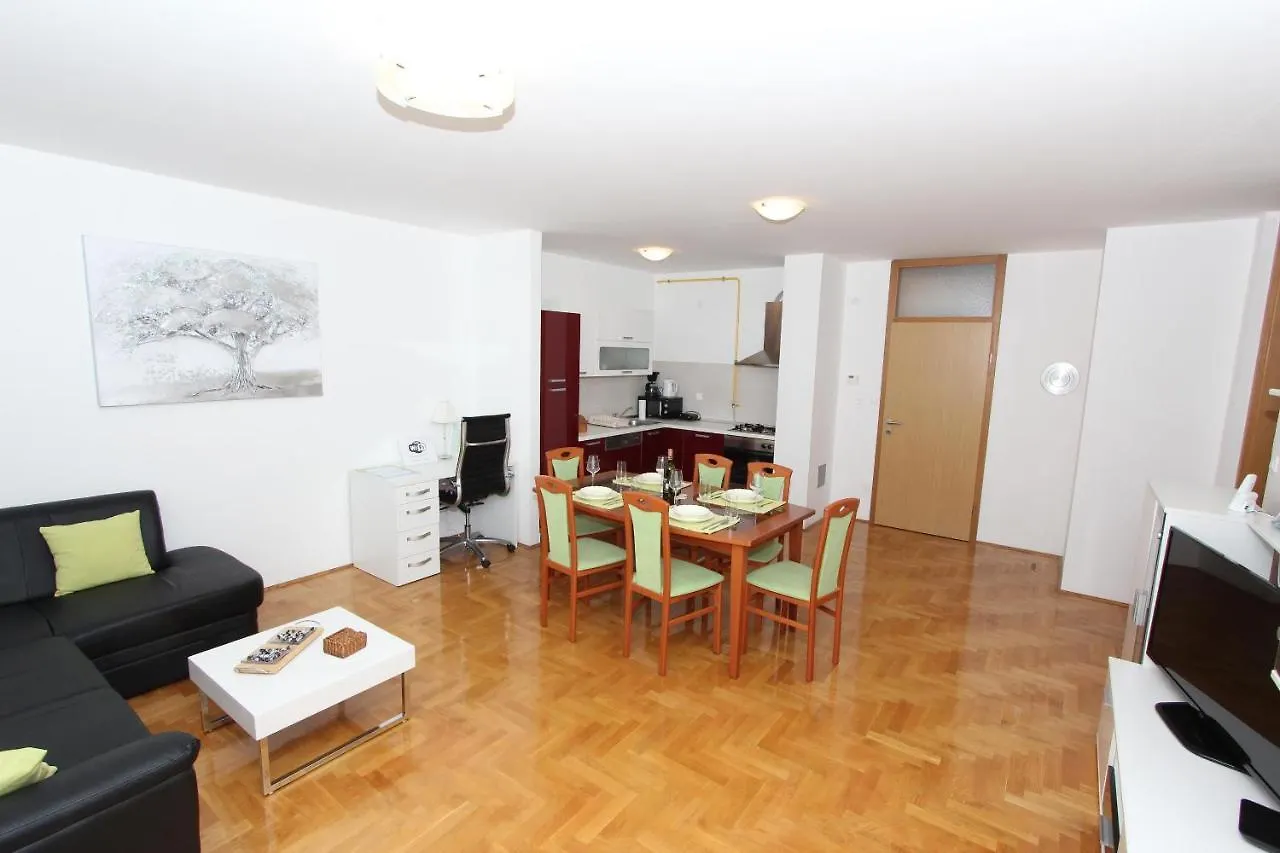Apartment Mladen Pula