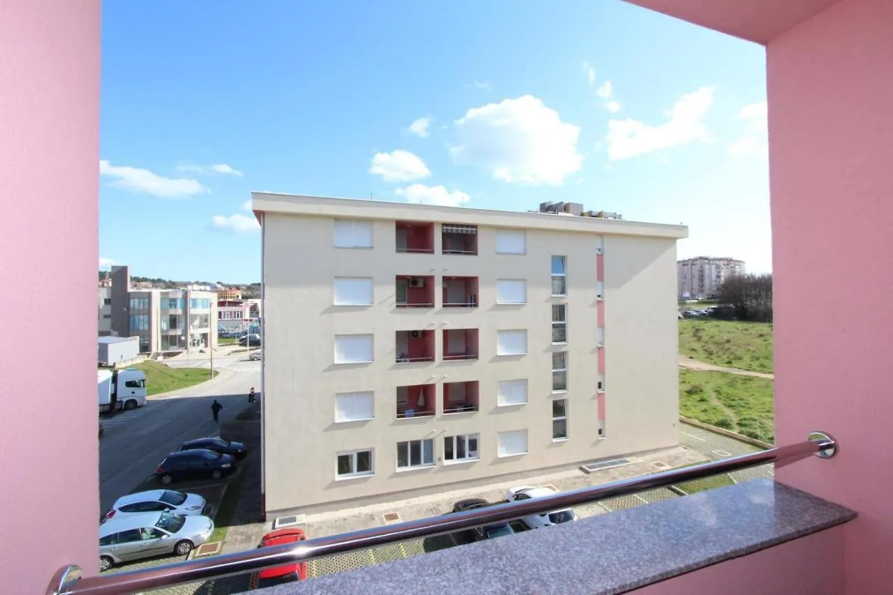 Apartment Mladen Pula 0*,  Kroatië