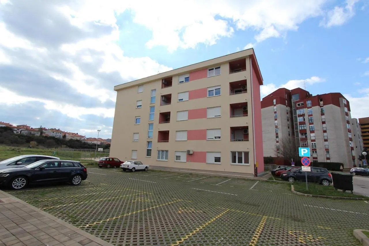 Apartment Mladen Pula